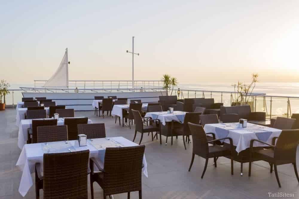 Senza Grand Santana Hotel